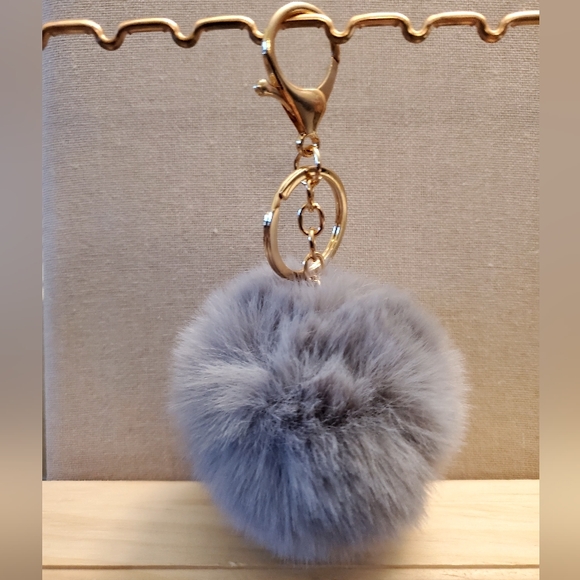 Cute Fashion Faux-Fur Puff Ball - Picture 2 of 8